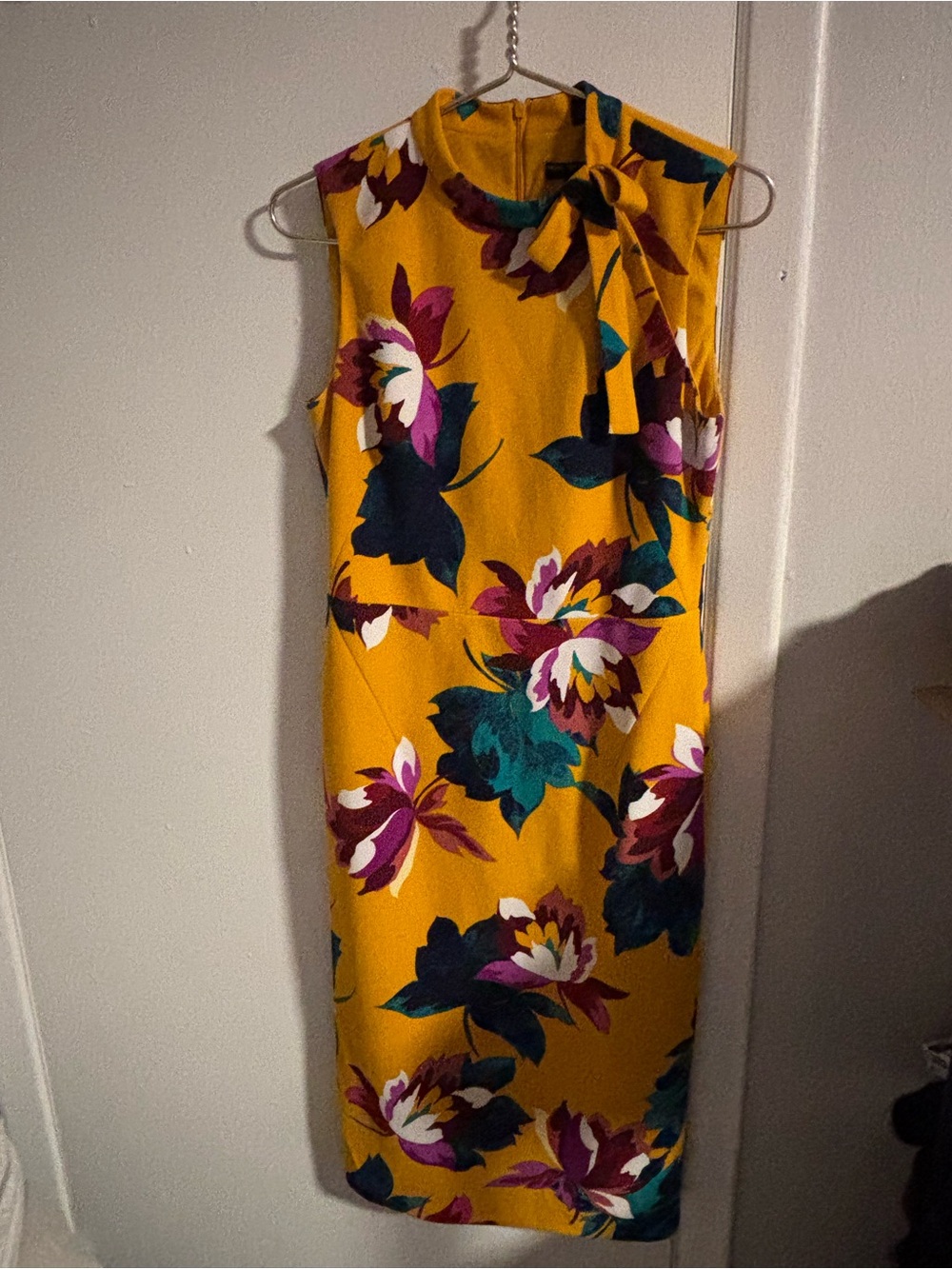 Maggy London Yellow Floral Sheath Dress Size 4
(1048)